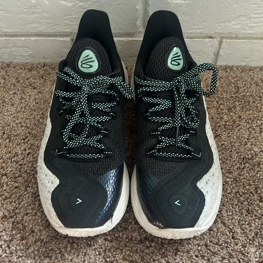 Under Armor Curry basketball shoes, youth size 7